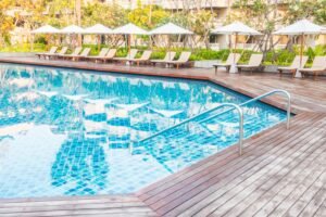 Swimming Pool Builders vs Swimming Pool Contractors: What’s the Difference?