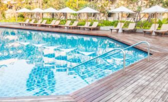 Swimming Pool Builders vs Swimming Pool Contractors: What’s the Difference?