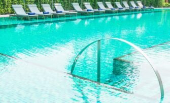 Swimming Pool Cleaning Service vs DIY: Cost, Safety, and Long-Term Results