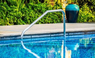How Swimming Pool Maintenance Services Prevent Costly Repairs