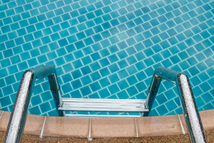 Common Pool Problems Solved by Professional Swimming Pool Maintenance Services