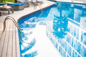 Signs You Need a Professional Swimming Pool Maintenance Company Now