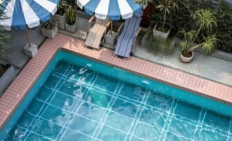 5 Reasons to Hire Professional Swimming Pool Builders and Maintenance Experts