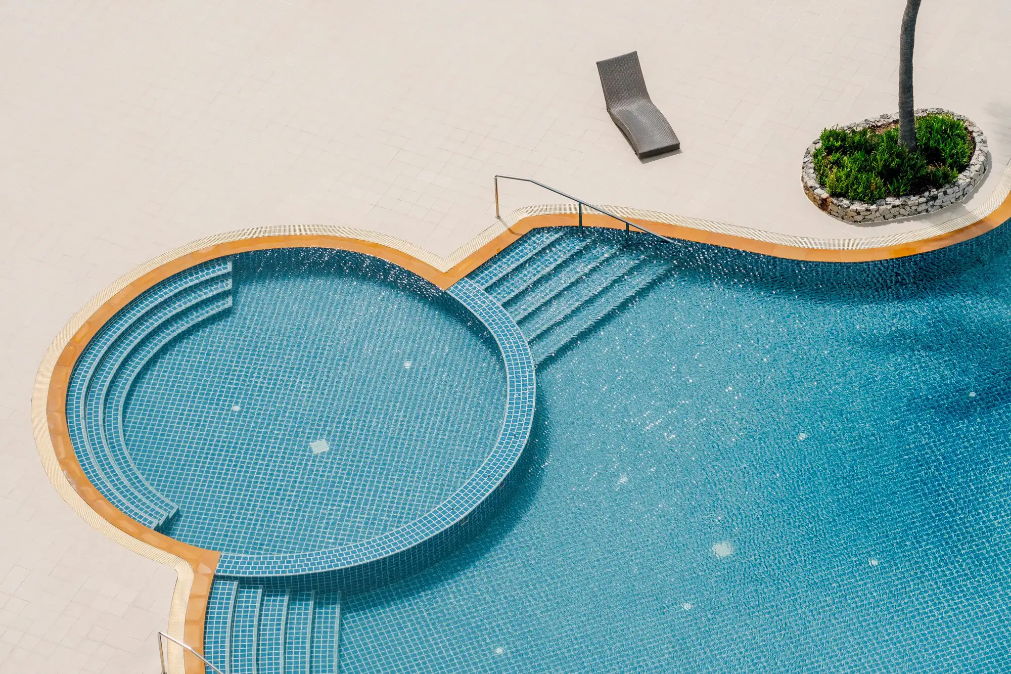 8 Benefits of Hiring a Professional Swimming Pool Cleaning Service