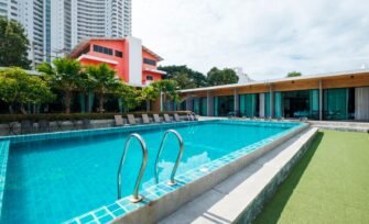 Swimming Pool Contractors What They Do and When to Hire One
