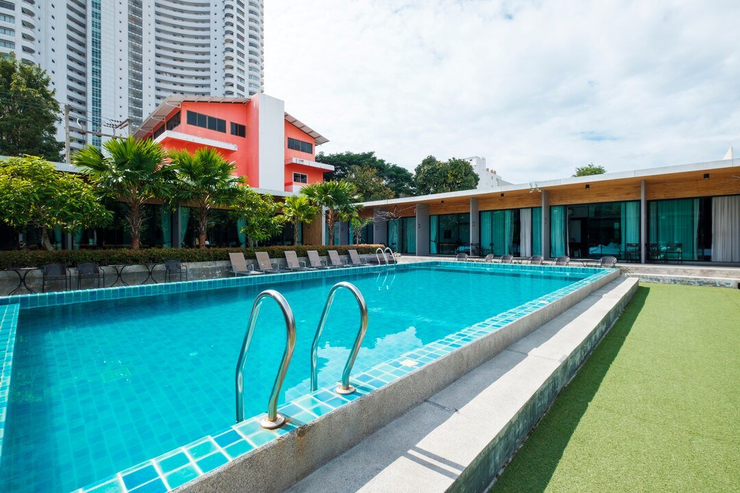 Swimming Pool Contractors What They Do and When to Hire One